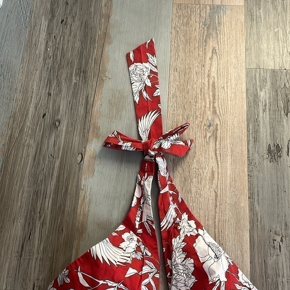 EXPRESS  Red White Floral Smocked Halter Top Size Medium - Picture 4 of 9